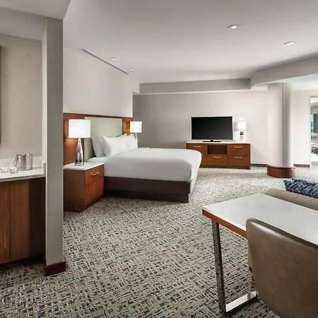 Hilton Logan Airport Hotel 4*
