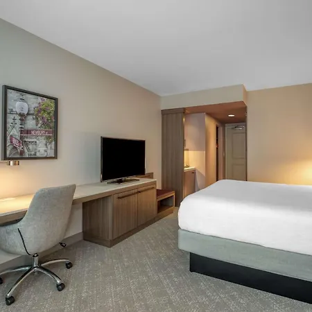 Hilton Garden Logan Airport Hotel 3*