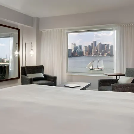Hyatt Regency Harbor Hotel 4*