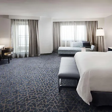 Hilton Back Bay 3*