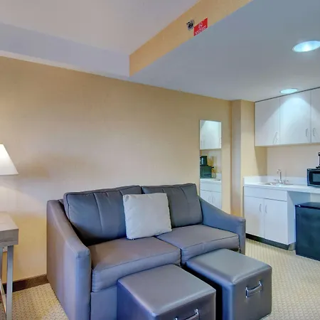 Hampton & Crosstown Center Hotel 3*