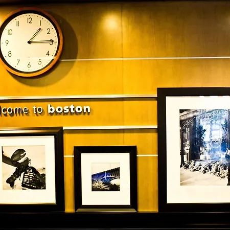 Hampton & Crosstown Center Hotel 3*