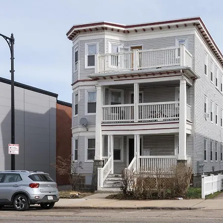 Vibrant 4br - Balcony, Bathtub, Tv Near I-95 & Pet Friendly 903 Apartment Boston