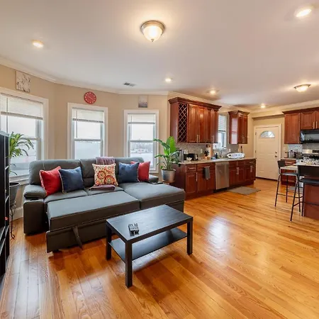 Vibrant 4br - Balcony, Bathtub, Tv Near I-95 & Pet Friendly 903 Apartment *