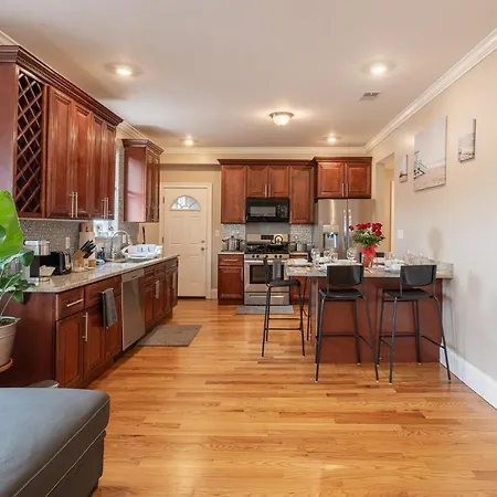 Vibrant 4br - Balcony, Bathtub, Tv Near I-95 & Pet Friendly 903 Apartment *