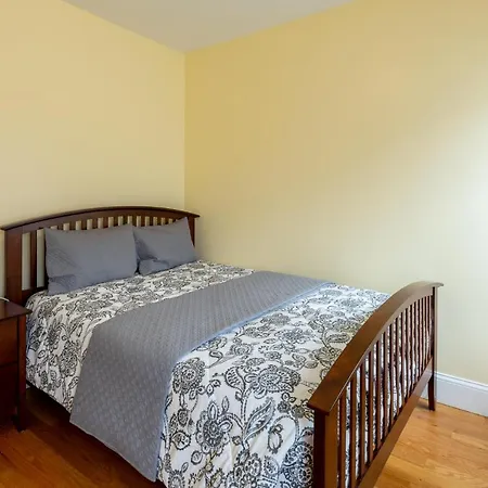 Vibrant 4br - Balcony, Bathtub, Tv Near I-95 & Pet Friendly 903 Apartment