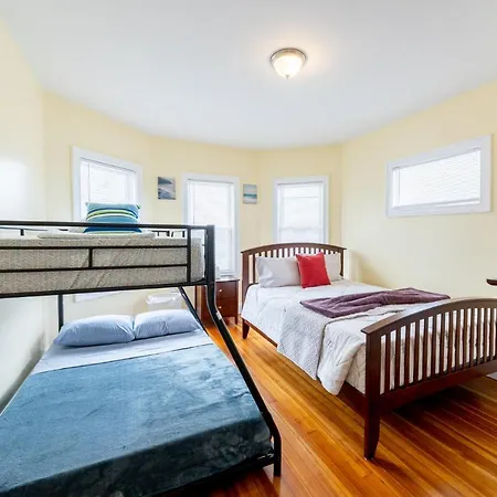 Vibrant 4br - Balcony, Bathtub, Tv Near I-95 & Pet Friendly 903 Boston