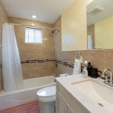 Apartment Vibrant 4br - Balcony, Bathtub, Tv Near I-95 & Pet Friendly 903