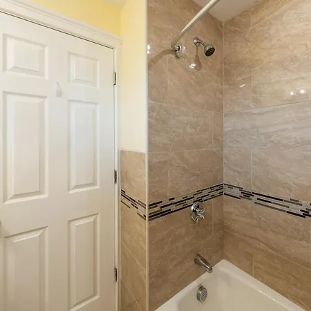 Vibrant 4br - Balcony, Bathtub, Tv Near I-95 & Pet Friendly 903 * Boston