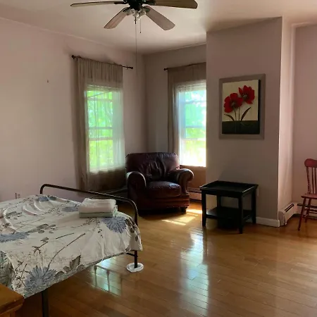 Homestay Beautiful Victorian House, Boston