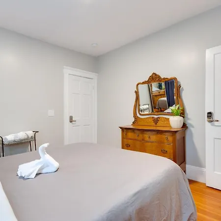 Apartment Three Bedroom Boston