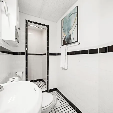 Apartment Cozy Up In 5br Near Charming Oak Square *