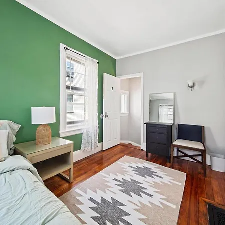 Apartment Cozy Up In 5br Near Charming Oak Square *