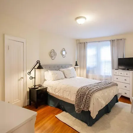 Sunny & Bright 1Br, Longwood Medical Hospitals * Boston