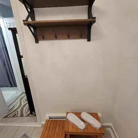 Comfy And Chic Apartment! Free Parking