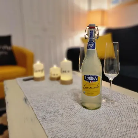 Comfy And Chic Apartment! Free Parking