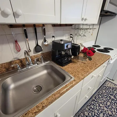 Comfy And Chic Apartment! Free Parking * Boston