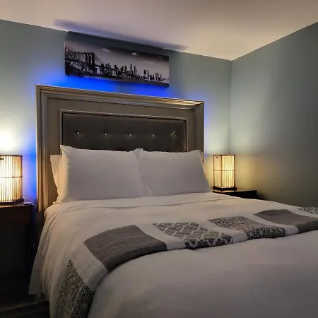 Comfy And Chic Apartment! Free Parking *