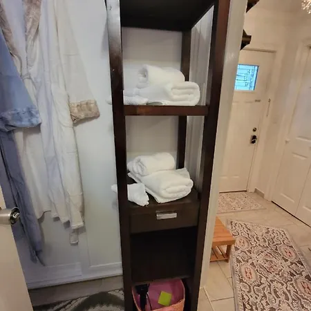 Apartment Comfy And Chic Apartment! Free Parking
