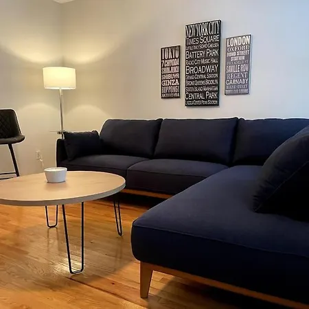 Lovely Two Bedroom In South Apartment