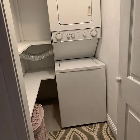 Apartment Comfy And Chic Apartment! Free Parking