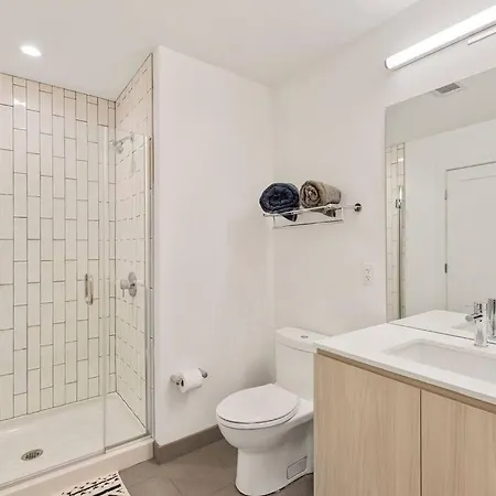 Panoramic Sanctuary - 2 Bedroom King Bed, Fenway Park Apartment Boston