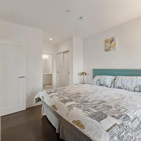 Panoramic Sanctuary - 2 Bedroom King Bed, Fenway Park Apartment