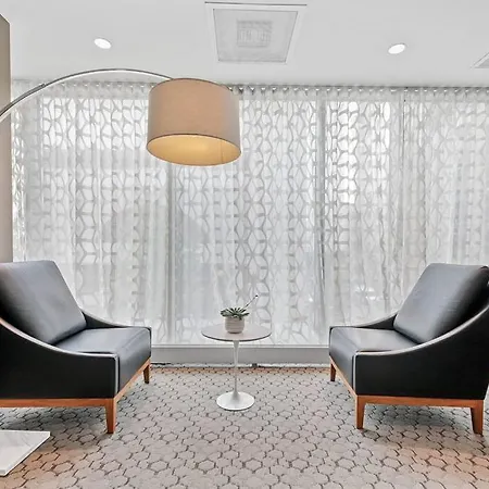 Sparkling 2br / 2ba In Back Bay Apartment *