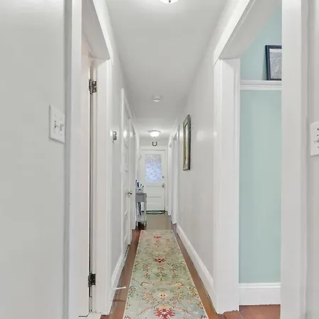 Bright & Spacious 3br, Mins From Downtown, Easy To Gillette, Parking *