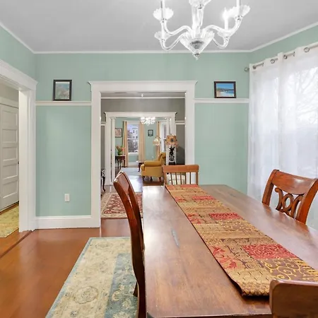 Apartment Bright & Spacious 3br, Mins From Downtown, Easy To Gillette, Parking *