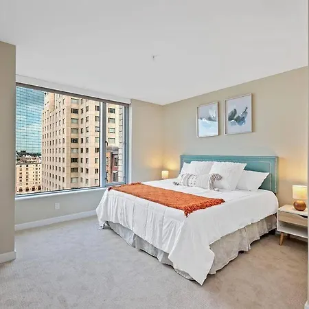 Sparkling 2br / 2ba In Back Bay Apartment