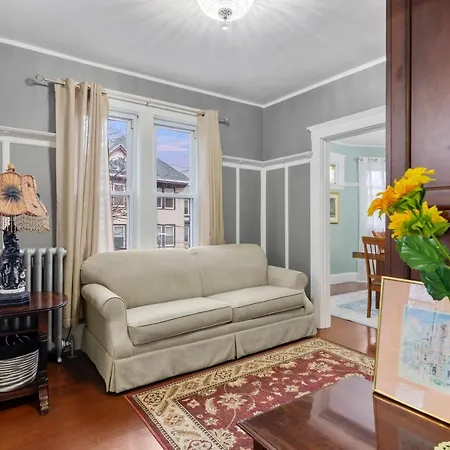 Bright & Spacious 3br, Mins From Downtown, Easy To Gillette, Parking Apartment Boston