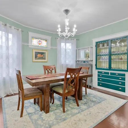 Bright & Spacious 3br, Mins From Downtown, Easy To Gillette, Parking