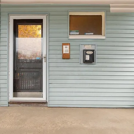 Bright & Spacious 3br, Mins From Downtown, Easy To Gillette, Parking *
