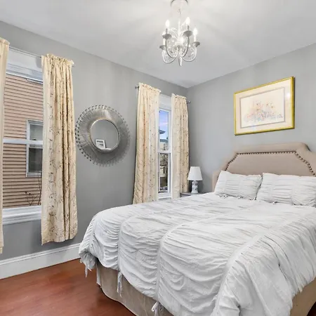 Bright & Spacious 3br, Mins From Downtown, Easy To Gillette, Parking Apartment