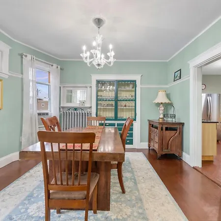 Bright & Spacious 3br, Mins From Downtown, Easy To Gillette, Parking Apartment
