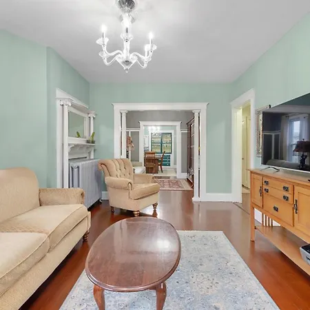 Bright & Spacious 3br, Mins From Downtown, Easy To Gillette, Parking *