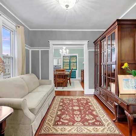 Apartment Bright & Spacious 3br, Mins From Downtown, Easy To Gillette, Parking