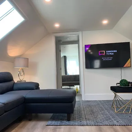Roslindale Village Apartment Boston