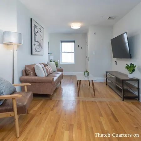 West Broadway Quarters By Thatch Apartment *