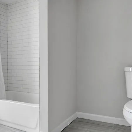 Newly Newly Renovated S 2br Bos-456 *