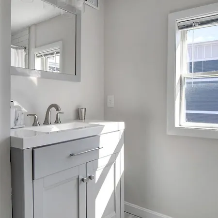 Newly Newly Renovated S 2br Bos-456 Apartment