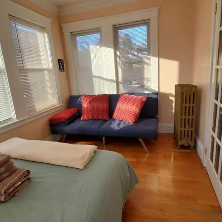 Near Train Station Gorgeous 3-bedroom With Patios Apartment