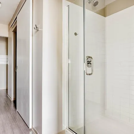 N Station 1br W Wd Gym Nr Td Garden Bos-703 Apartment