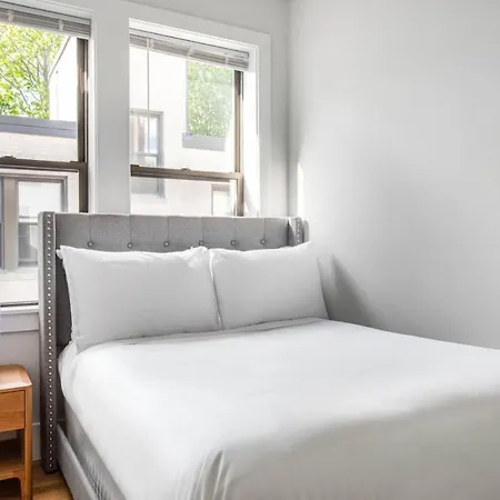 Brighton 2br W Wd By Restaurants Shops Bos-396 Apartment Boston