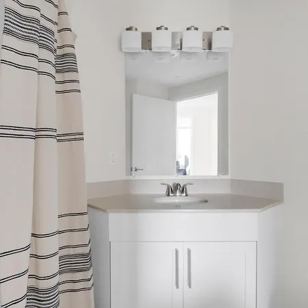 E Cambridge 1br W Wd Gym Steps From Train Bos-524 * Boston