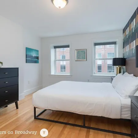 West Broadway Quarters By Thatch *