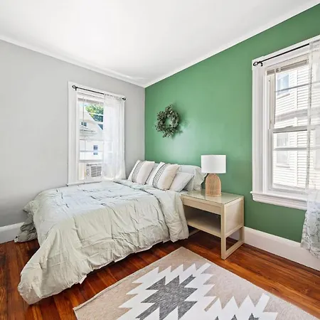 Apartment Cozy Up In 5br Near Charming Oak Square *