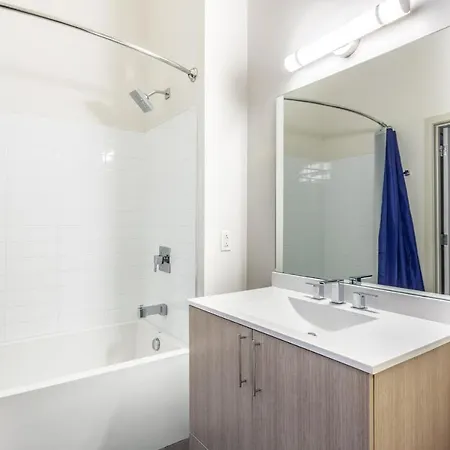S 1br W Gym Wd By Seaport Lawn On D Bos-335 Apartment