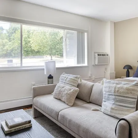 Trendy Longwood Studio Nr Mission Park Bos-669 Apartment Boston